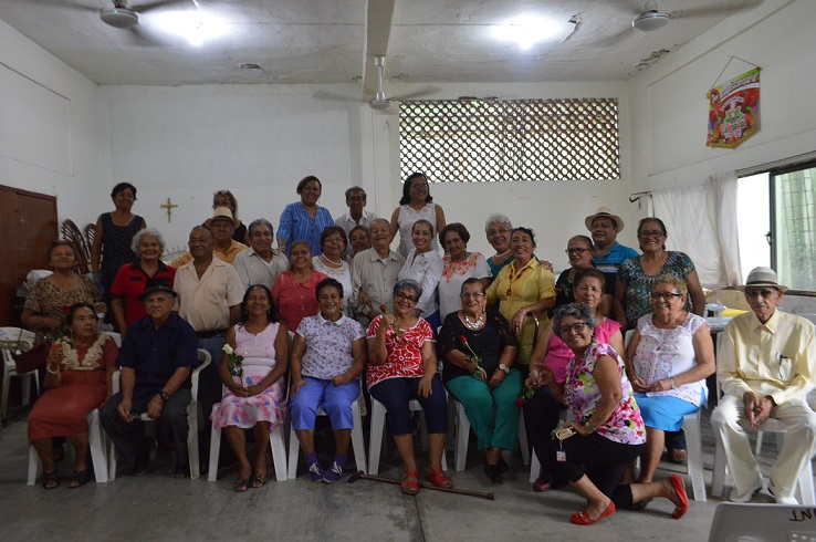 Adultos mayores reconocen trato ejemplar  del  Presidente Municipal y la Presidenta DIF