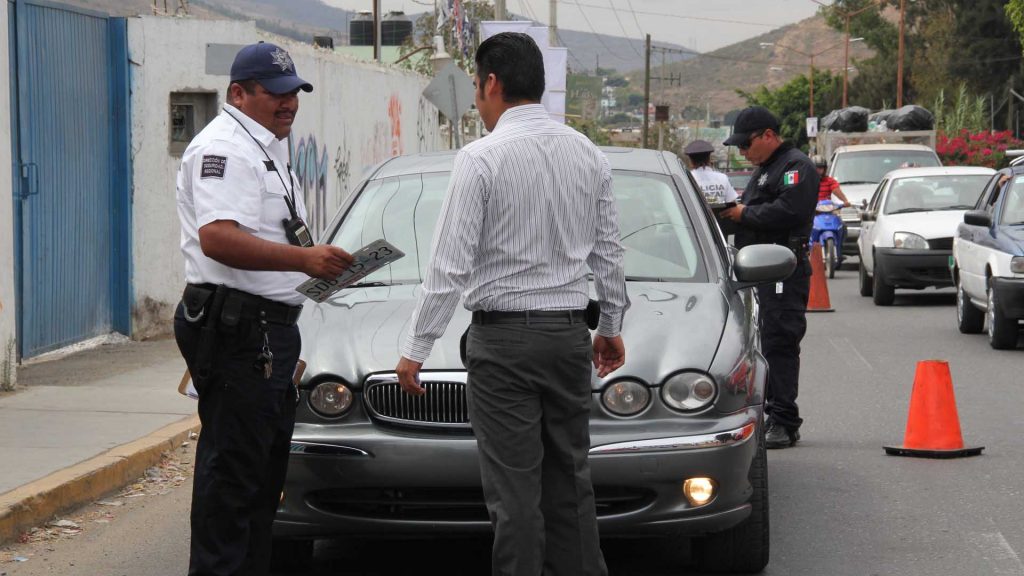 Agentes de Tránsito y Vialidad ya no podrán retener licencias, placas o tarjetas de circulación