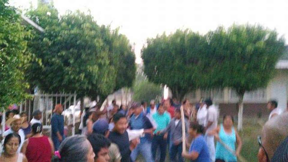 Resurge 4 años después conflicto en La Mina entre maestros de Sección 22 y padres de familia
