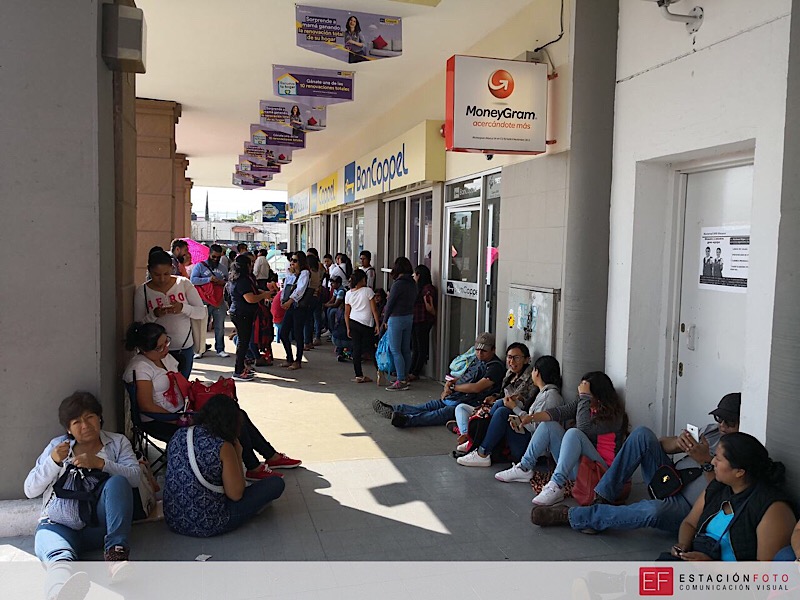 Magisterio toma plazas comerciales, oficinas y casetas de cobro para exigir mesa de negociación