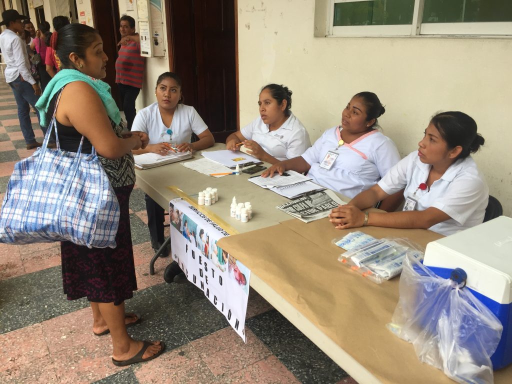 Inician campaña de vacunación en bajos de Palacio Municipal de Tuxtepec