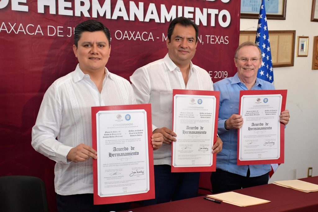 Puentes y no muros, pide Oswaldo García en firma de hermanamiento con McAllen, Texas