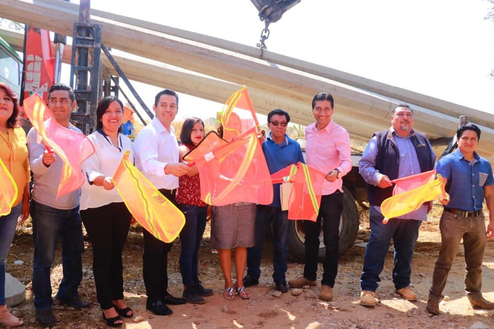 El edil Alejandro Jarquin inicio la obra de ampliación de red de energía eléctrica en la colonia Insurgentes