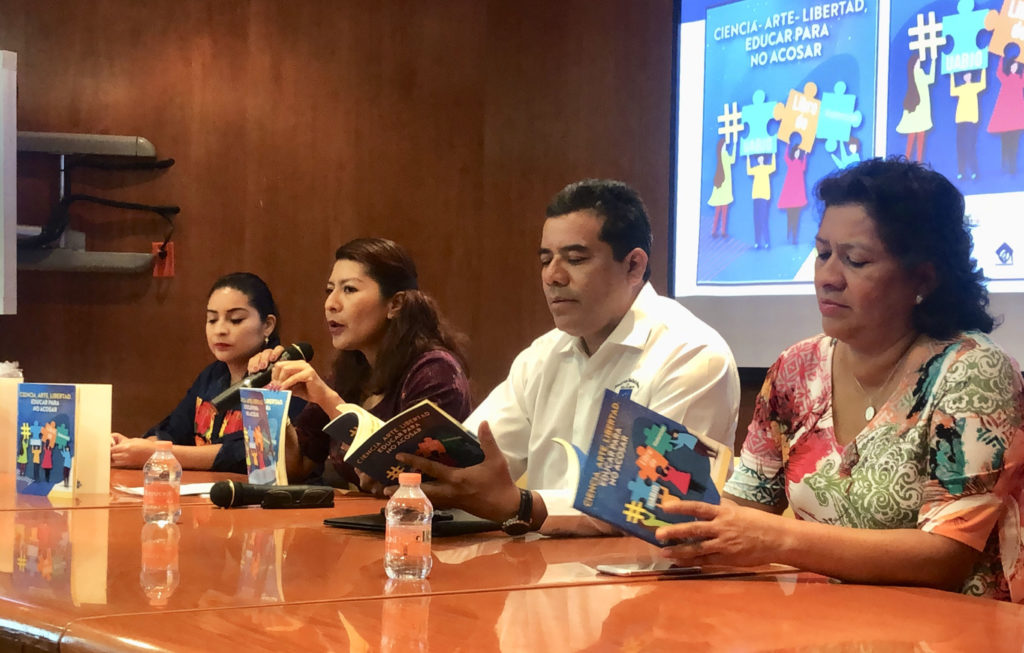 Aplica UABJO en campus la campaña “Ciencia, Arte, Libertad. Educar para no acosar