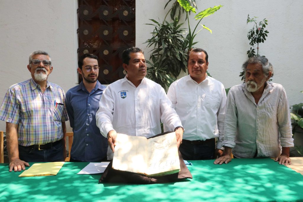 Devuelven a la UABJO libro histórico de actas sobre su fundación en 1827