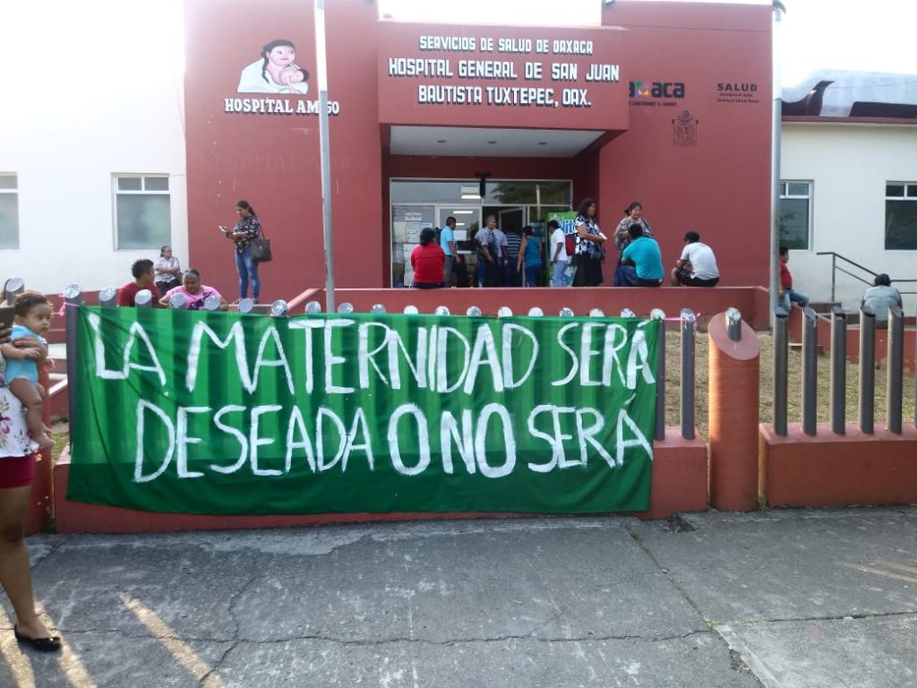 Activistas tuxtepecanas conmemoraron Día de Acción por la Salud de la Mujer con Mantas Verdes a favor del aborto