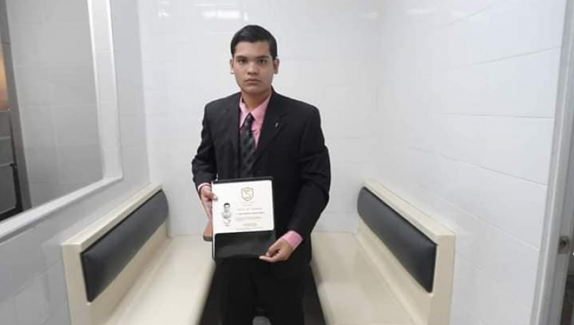 Hay esperanzas, Padres del becario Pedro pidieron a AMLO ayuda, fue trasladado a hospital La Raza