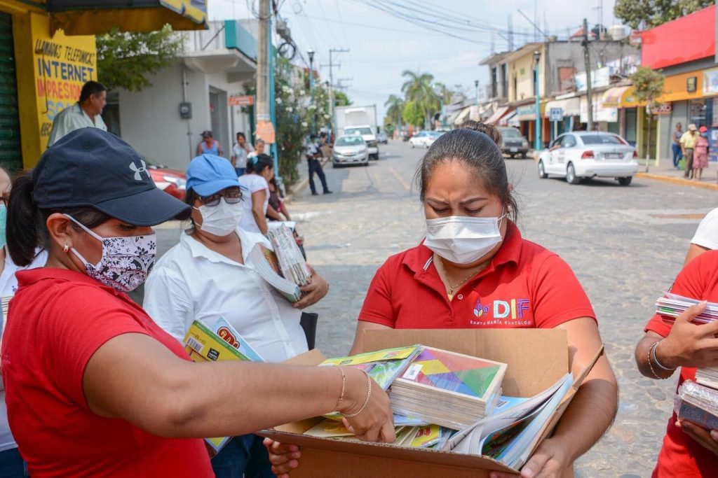 Finaliza el recorrido de la Caravana DIF Huatulco para la entrega de obsequios por el Día de la niña y el niño
