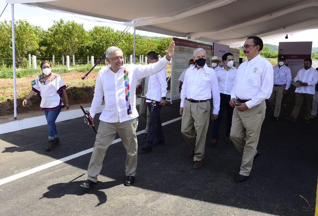 El presidente AMLO da positivo a Covid-19; reporta síntomas leves
