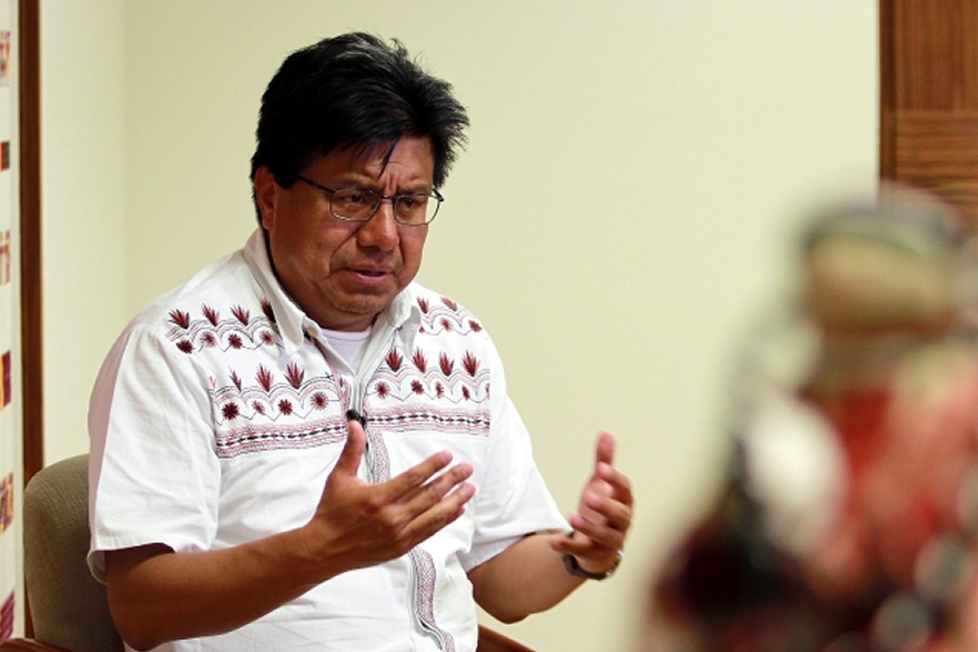 Denuncian a Adelfo Regino de favorecer a mineras extranjeras; habitantes de Cuatro Venados clausuran INPI