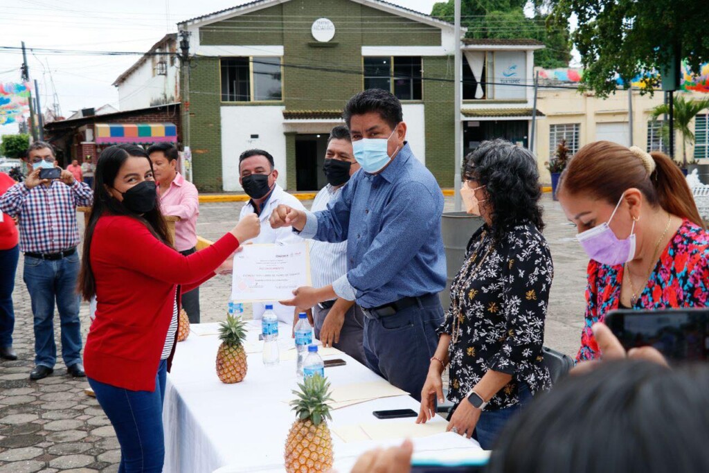 Ayuntamiento tuxtepecano y JS3 entregaron  certificados a espacios libres de humo