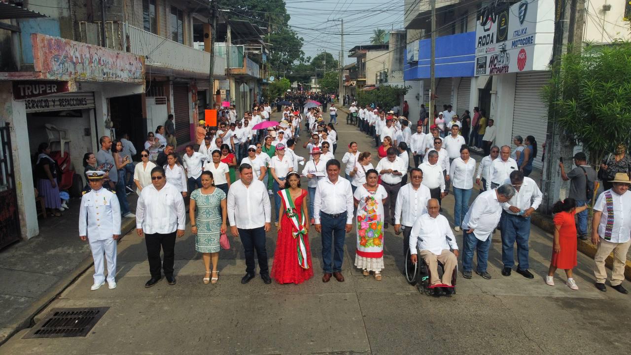 Gratitud a héroes nacionales en  tradicional desfile del 16 de Septiembre
