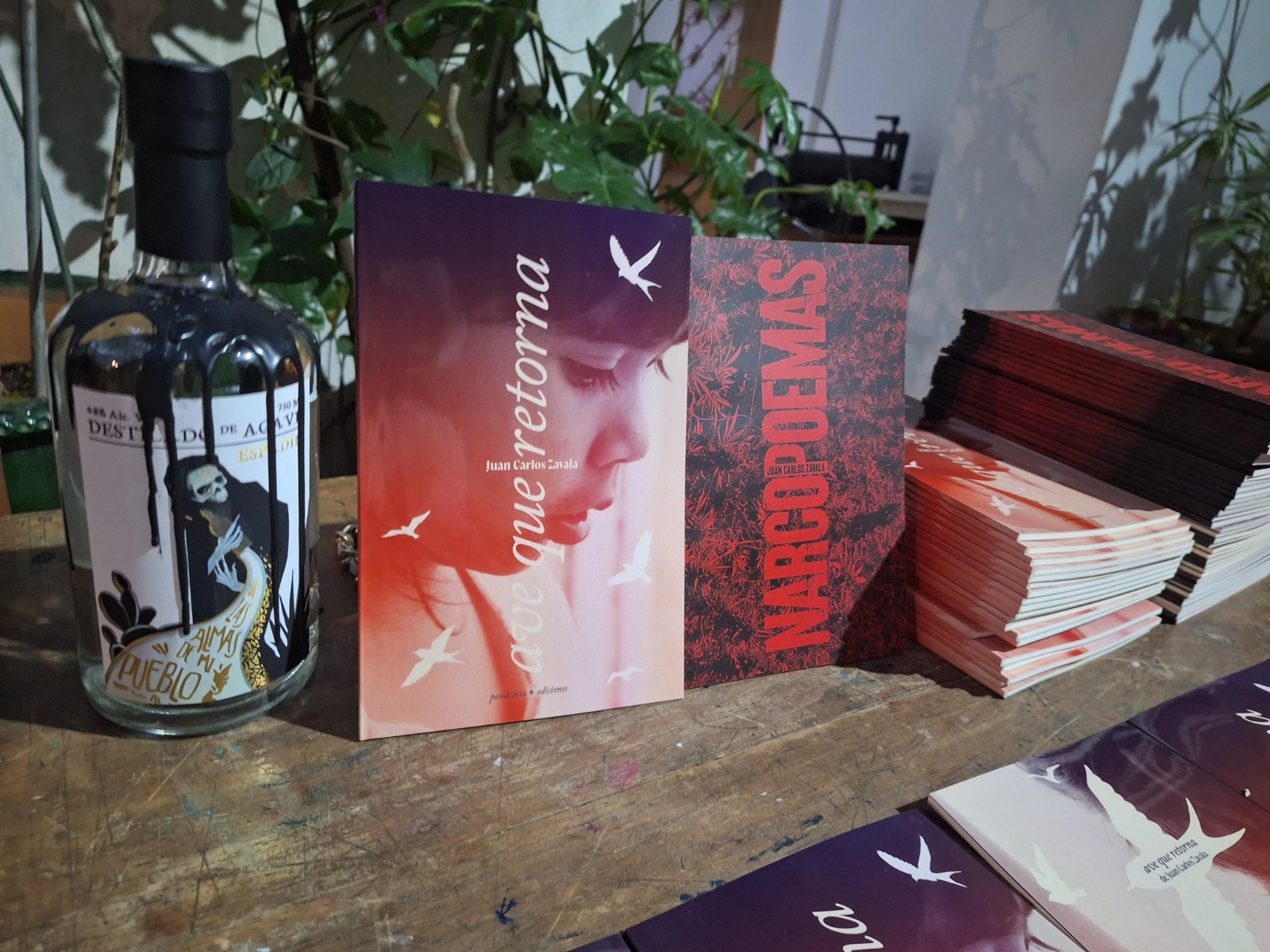 Presenta Juan Carlos Zavala su libro “Narcopoemas”