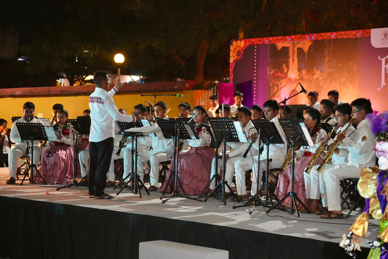 Xoxocotlán, celebra el Día de los Fieles Difuntos con la banda de música del CECAM