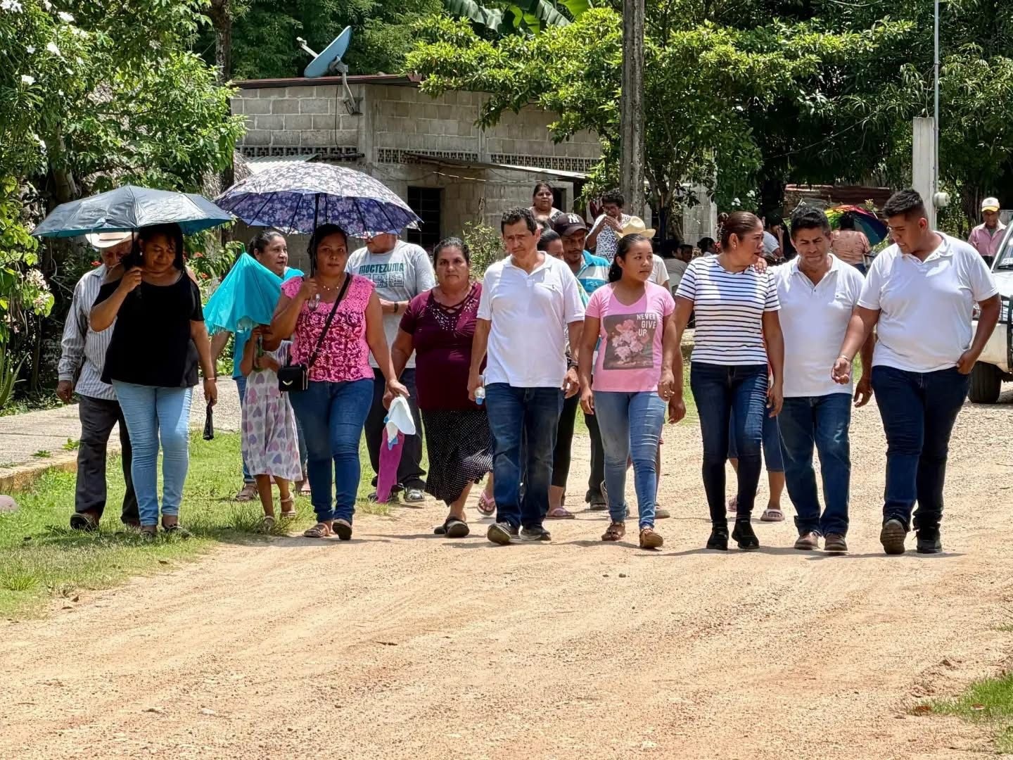 Lalo Ximénez lleva diálogo y cercanía a las comunidades de Tuxtepec