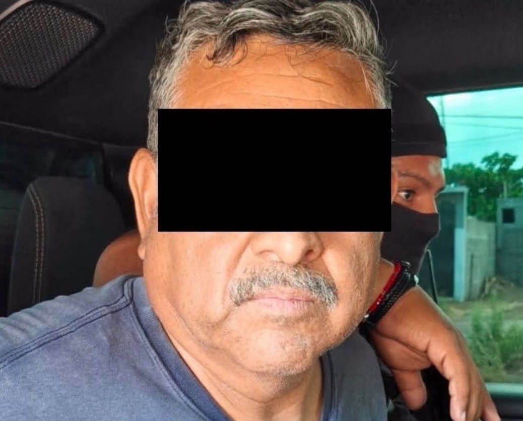 Excomisionado policial cae por presuntos nexos con grupo criminal en Juchitán