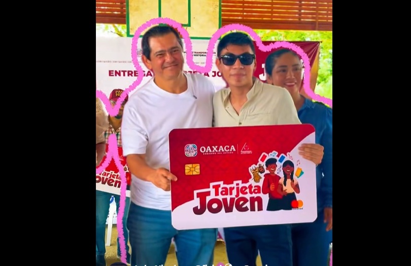 Lalo Ximénez acompaña entrega de Tarjeta Joven para impulsar oportunidades en Tuxtepec